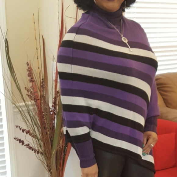 Classy Turtle necklace Sweater.  Lower on one side. - Picture 2 of 2